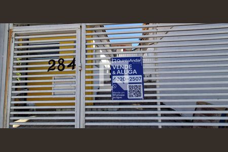 Casa para alugar com 306m², 3 quartos e 3 vagas Casa para alugar com 306m², 3 quartos e 3 vagasFachada