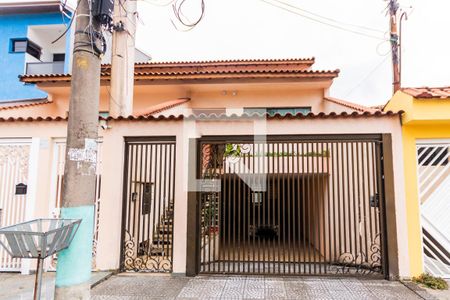 Casa à venda com 259m², 3 quartos e 5 vagas Casa à venda com 259m², 3 quartos e 5 vagasFachada