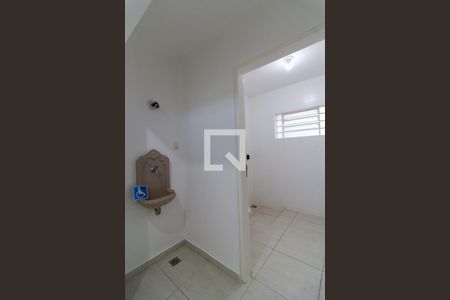 Casa para alugar com 177m², 2 quartos e 2 vagas Casa para alugar com 177m², 2 quartos e 2 vagasBanheiro