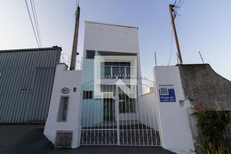 Casa para alugar com 177m², 2 quartos e 2 vagas Casa para alugar com 177m², 2 quartos e 2 vagasFachada