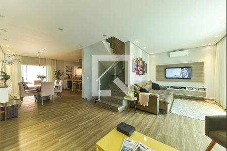 Casa de condomínio para alugar com 250m², 4 quartos e 2 vagasSala