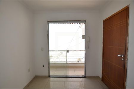 Sala de apartamento para alugar com 2 quartos, 45m² em Jardim Sulacap, Rio de Janeiro