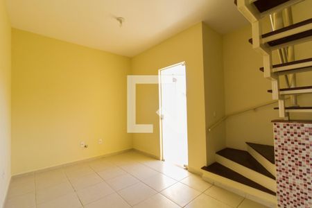 Sala de casa de condomínio para alugar com 2 quartos, 80m² em Jardim Abatiá, Sorocaba