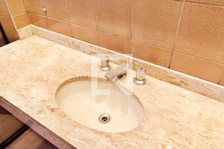 Apartamento para alugar com 258m², 3 quartos e 1 vaga Apartamento para alugar com 258m², 3 quartos e 1 vagaBanheiro da Suíte 2