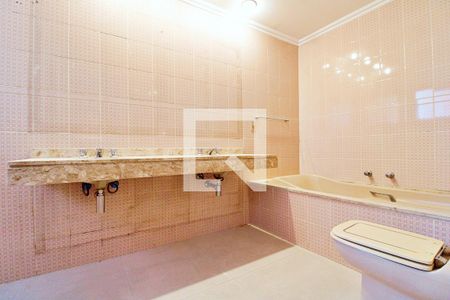 Apartamento para alugar com 258m², 3 quartos e 1 vaga Apartamento para alugar com 258m², 3 quartos e 1 vagaBanheiro da Suíte 1