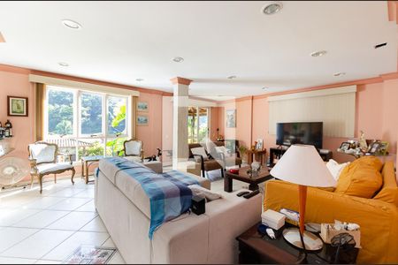 Sala de casa de condomínio à venda com 5 quartos, 250m² em Badu, Niterói