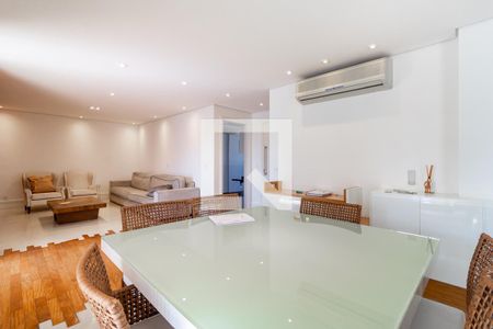 Sala de apartamento para alugar com 2 quartos, 130m² em Vila Nova Conceição, São Paulo