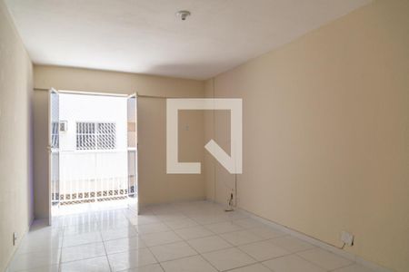 Sala de apartamento para alugar com 2 quartos, 60m² em Mutondo, São Gonçalo