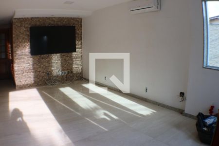 Sala de Estar de casa de condomínio à venda com 4 quartos, 250m² em Taquara, Rio de Janeiro