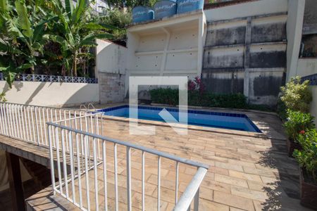Casa para alugar com 600m², 3 quartos e 4 vagas Casa para alugar com 600m², 3 quartos e 4 vagasPiscina