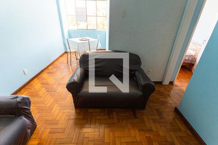 Sofá de apartamento para alugar com 2 quartos, 97m² em Centro, Belo Horizonte