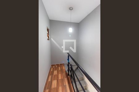 Escada de apartamento para alugar com 2 quartos, 80m² em Vila Talarico, São Paulo