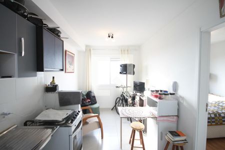 Cozinha de apartamento para alugar com 1 quarto, 27m² em Cambuci, São Paulo