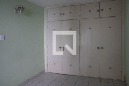 Casa à venda com 240m², 4 quartos e 4 vagas Casa à venda com 240m², 4 quartos e 4 vagasedicula