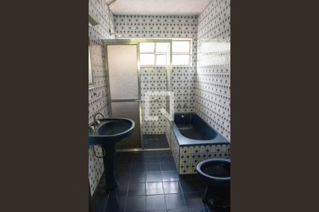 Casa à venda com 240m², 4 quartos e 4 vagas Casa à venda com 240m², 4 quartos e 4 vagasBanheiro