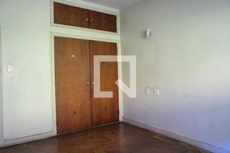 Casa à venda com 240m², 4 quartos e 4 vagas Casa à venda com 240m², 4 quartos e 4 vagasQuarto 3