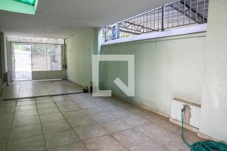 Casa à venda com 240m², 4 quartos e 4 vagas Casa à venda com 240m², 4 quartos e 4 vagasGaragem