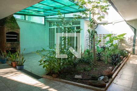 Casa à venda com 240m², 4 quartos e 4 vagas Casa à venda com 240m², 4 quartos e 4 vagasQuintal