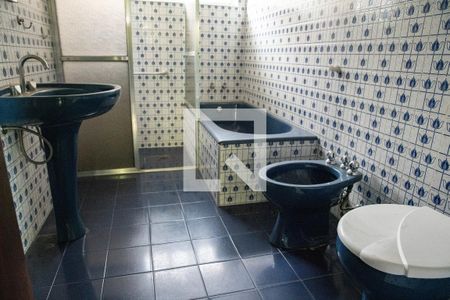 Casa à venda com 240m², 4 quartos e 4 vagas Casa à venda com 240m², 4 quartos e 4 vagasBanheiro