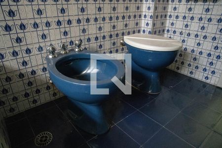 Casa à venda com 240m², 4 quartos e 4 vagas Casa à venda com 240m², 4 quartos e 4 vagasBanheiro