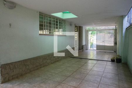 Casa à venda com 240m², 4 quartos e 4 vagas Casa à venda com 240m², 4 quartos e 4 vagasGaragemf