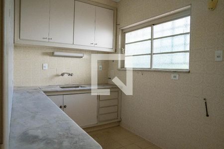 Casa à venda com 240m², 4 quartos e 4 vagas Casa à venda com 240m², 4 quartos e 4 vagasCozinha