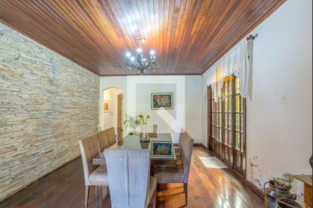 Casa à venda com 4 quartos, 600m² em Santa Cruz, Belo Horizonte