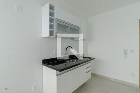 Sala e Cozinha  de apartamento para alugar com 1 quarto, 32m² em Vila Santo Estefano, São Paulo