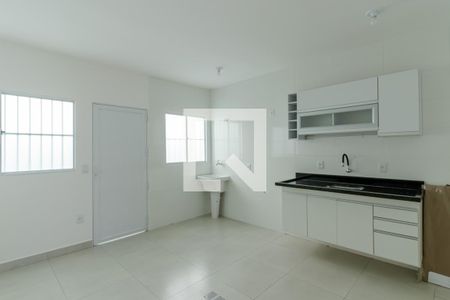 Sala e Cozinha  de apartamento para alugar com 1 quarto, 32m² em Vila Santo Estefano, São Paulo