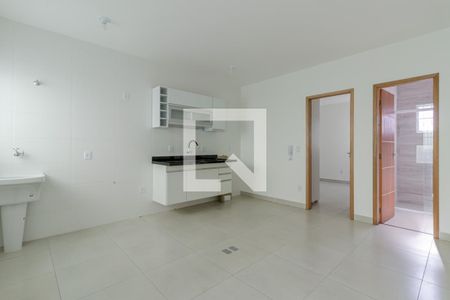 Sala e Cozinha  de apartamento para alugar com 1 quarto, 32m² em Vila Santo Estefano, São Paulo