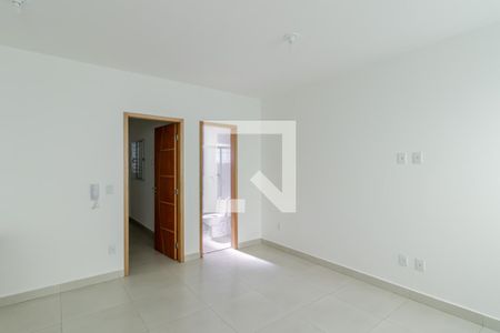 Sala e Cozinha  de apartamento para alugar com 1 quarto, 32m² em Vila Santo Estefano, São Paulo