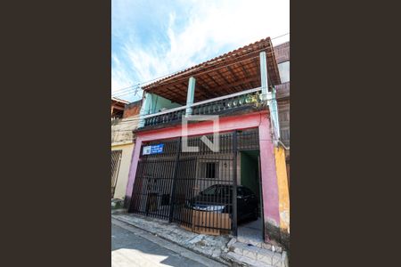 Casa à venda com 250m², 8 quartos e 2 vagas Casa à venda com 250m², 8 quartos e 2 vagasFachada