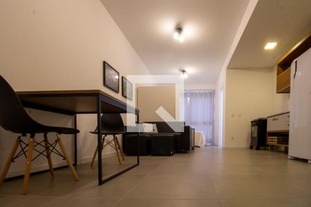 Sala e cozinha de apartamento para alugar com 1 quarto, 34m² em Trindade, Florianópolis