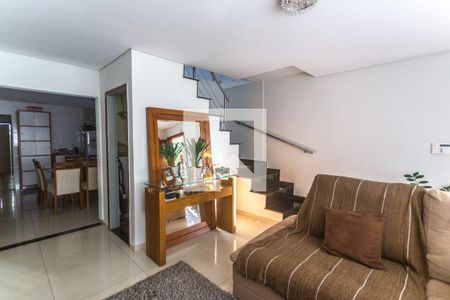 Sala de estar de casa para alugar com 4 quartos, 360m² em Jordanópolis, São Bernardo do Campo