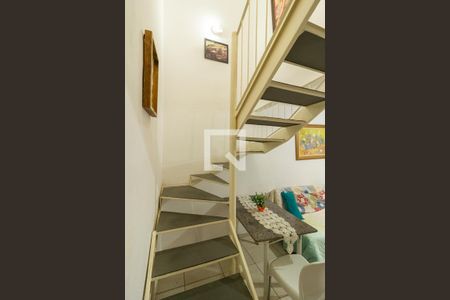 Escada de casa de condomínio para alugar com 2 quartos, 60m² em Campo Grande, Rio de Janeiro