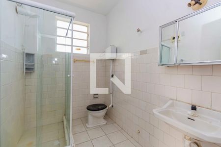 Banheiro  de apartamento à venda com 1 quarto, 68m² em São João, Porto Alegre