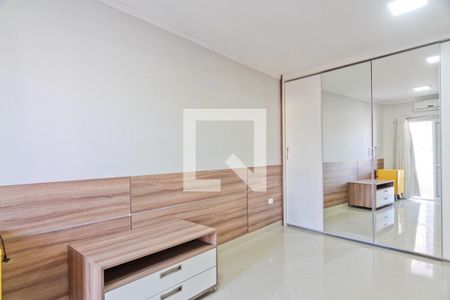 Suíte de casa à venda com 3 quartos, 270m² em Parque Maria Domitila, São Paulo