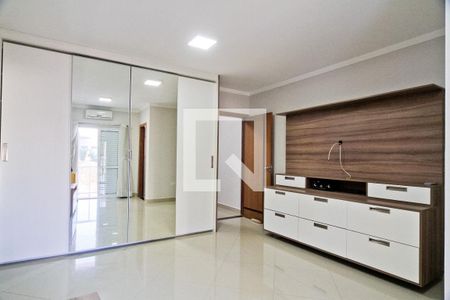 Suíte de casa à venda com 3 quartos, 270m² em Parque Maria Domitila, São Paulo