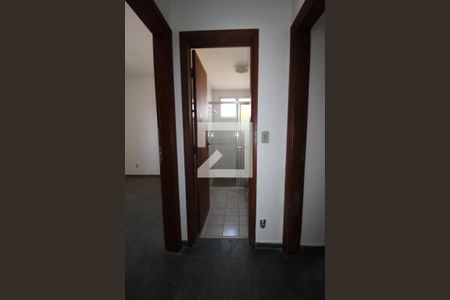 Corredor de apartamento à venda com 2 quartos, 80m² em Centro, Campinas