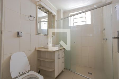 Banheiro  de apartamento para alugar com 1 quarto, 47m² em Passo da Areia, Porto Alegre