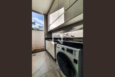 Lavanderia de casa de condomínio para alugar com 4 quartos, 265m² em Parque Brasil 500, Paulínia