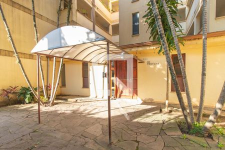 Entrada de apartamento à venda com 3 quartos, 60m² em Santo Antônio, Porto Alegre