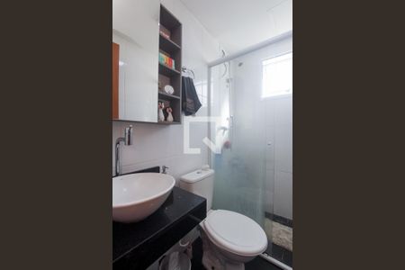 Banheiro social de apartamento à venda com 2 quartos, 80m² em Costa E Silva, Porto Alegre