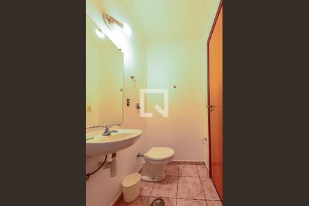 Casa para alugar com 420m², 5 quartos e 7 vagas Casa para alugar com 420m², 5 quartos e 7 vagasBanheiro de Serviço