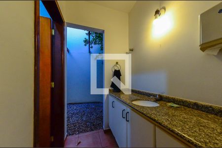 Casa para alugar com 420m², 5 quartos e 7 vagas Casa para alugar com 420m², 5 quartos e 7 vagasBanheiro Piscina