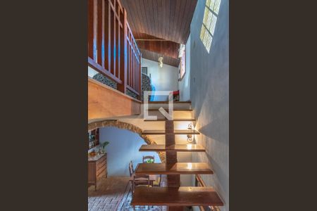 Escada da Sala de casa à venda com 3 quartos, 400m² em Jardim São Vicente, Campinas