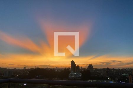 Apartamento à venda com 190m², 4 quartos e 3 vagas Apartamento à venda com 190m², 4 quartos e 3 vagasVista