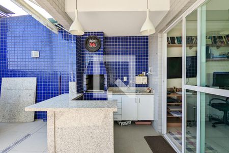 Apartamento à venda com 190m², 4 quartos e 3 vagas Apartamento à venda com 190m², 4 quartos e 3 vagasCobertura