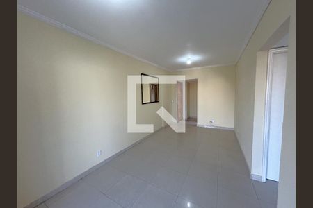 Sala de apartamento para alugar com 2 quartos, 56m² em Turiaçu, Rio de Janeiro