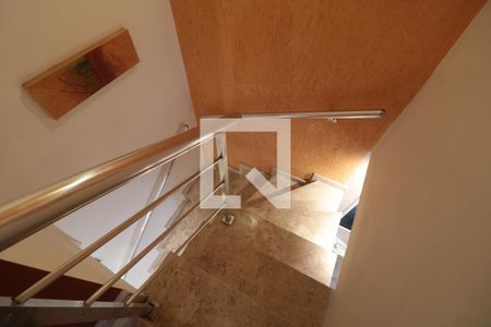 Escada de casa de condomínio à venda com 2 quartos, 90m² em Vila Esperança, São Paulo